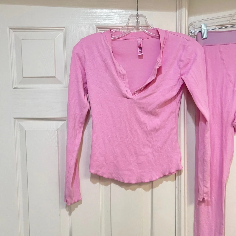 SKIMS Pink Cozy Pajama Set Intimates Sleepwear - Two Piece Set -‎ small Kim K - Picture 3 of 11